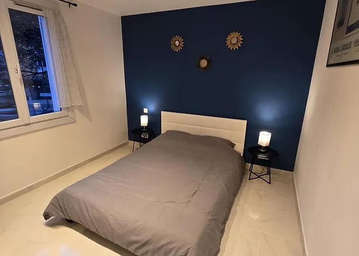 L'alphonse L Near The Port L Shellter Сен-Тропе