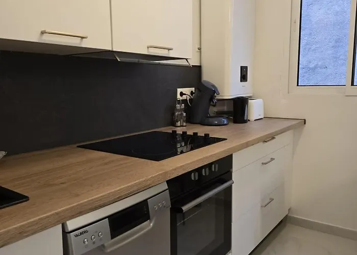 Апартаменти L'alphonse L Near The Port L Shellter